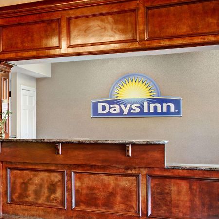 Days Inn & Suites By Wyndham Houston North - Spring Bagian luar foto