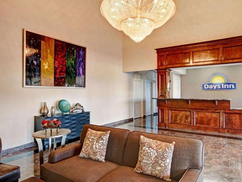 Days Inn & Suites By Wyndham Houston North - Spring Bagian luar foto