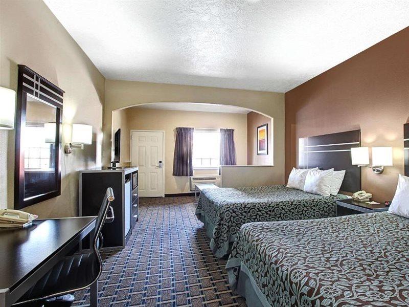 Days Inn & Suites By Wyndham Houston North - Spring Bagian luar foto