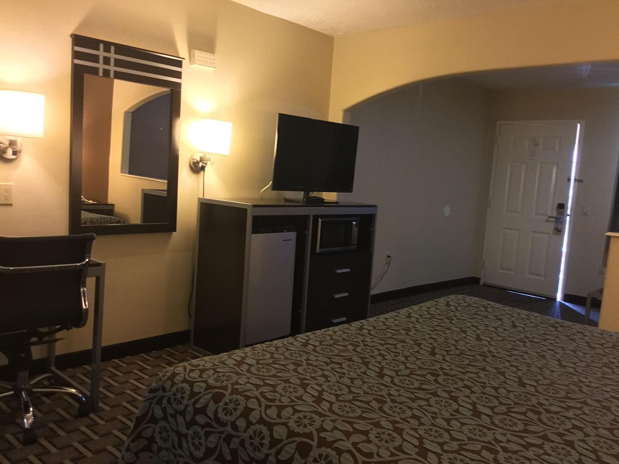Days Inn & Suites By Wyndham Houston North - Spring Bagian luar foto