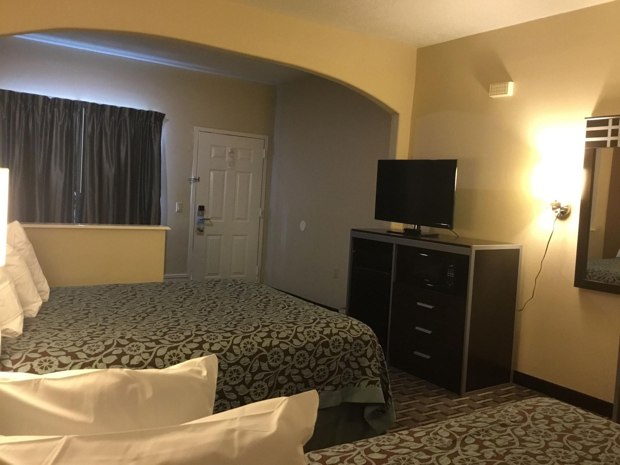 Days Inn & Suites By Wyndham Houston North - Spring Bagian luar foto
