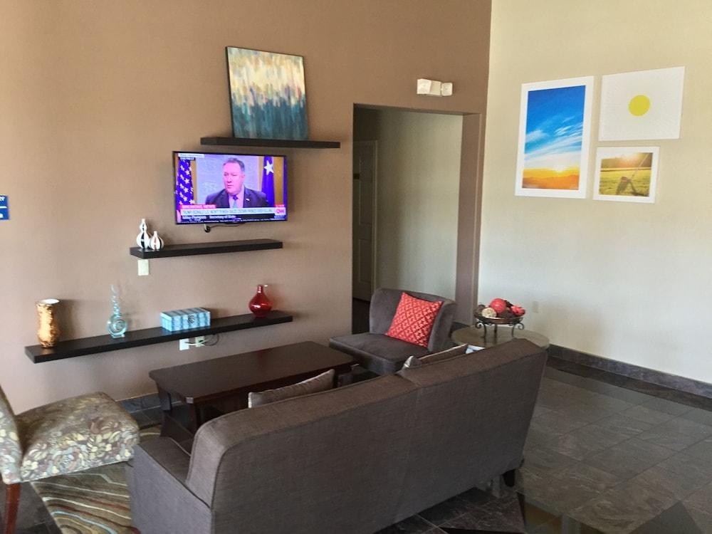 Days Inn & Suites By Wyndham Houston North - Spring Bagian luar foto