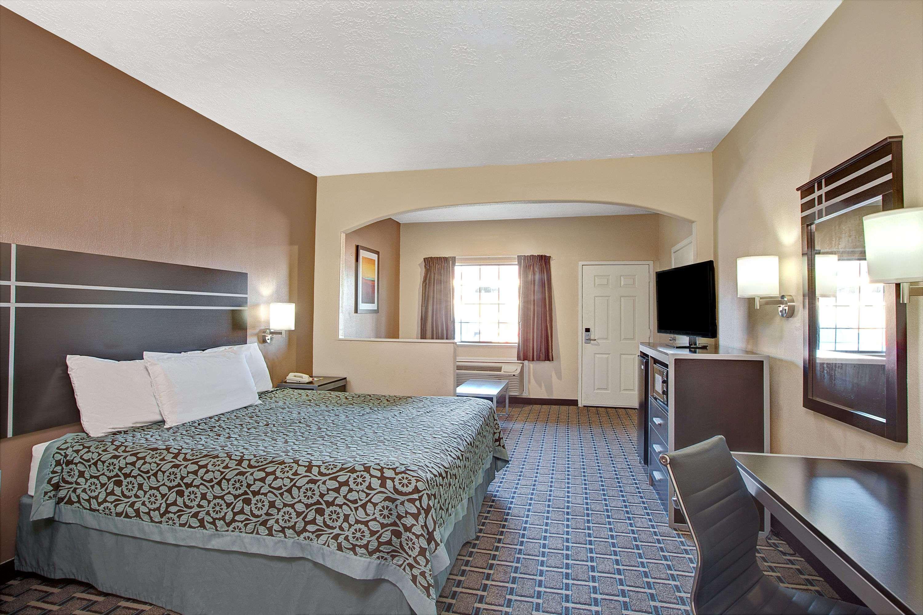 Days Inn & Suites By Wyndham Houston North - Spring Bagian luar foto