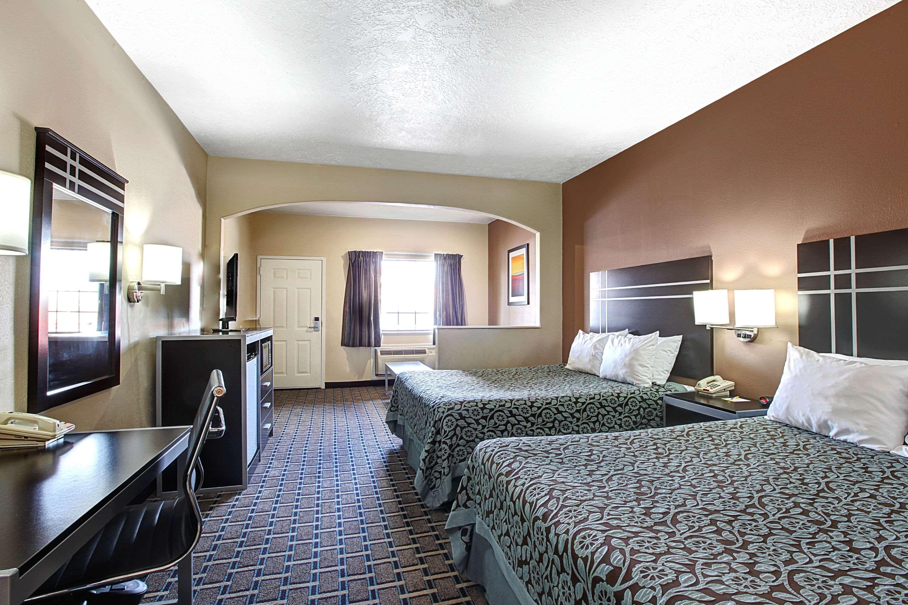 Days Inn & Suites By Wyndham Houston North - Spring Bagian luar foto