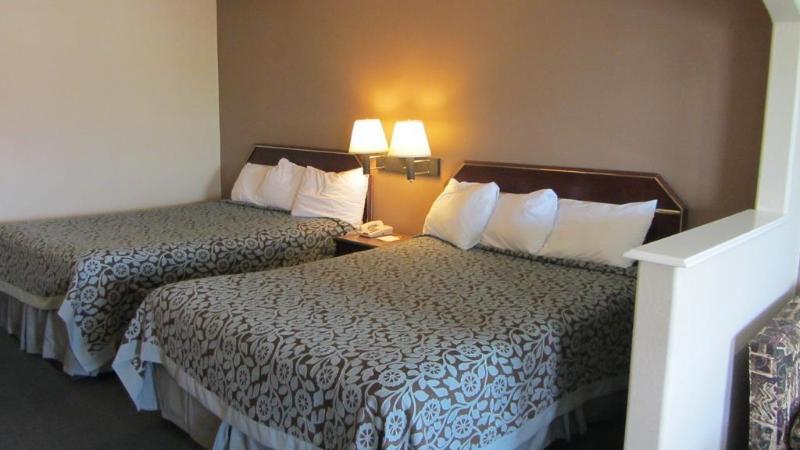 Days Inn & Suites By Wyndham Houston North - Spring Bagian luar foto