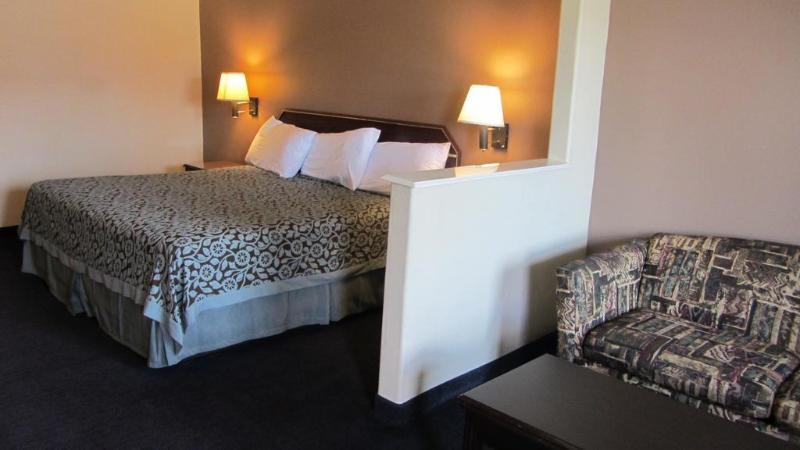 Days Inn & Suites By Wyndham Houston North - Spring Bagian luar foto
